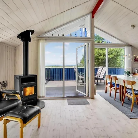 3 Bedroom Beautiful In Logstor Semesterbostad *
