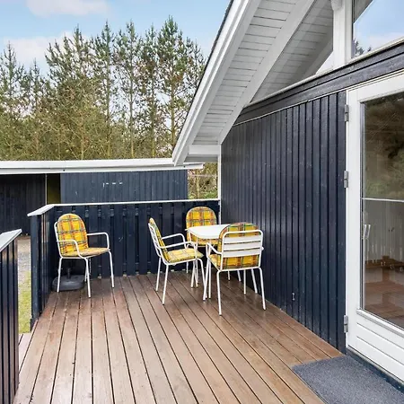 3 Bedroom Beautiful In Logstor Semesterbostad